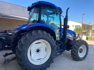 Tracteur agricole New Holland TS135A . - 23