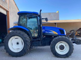 Tracteur agricole New Holland TS135A . - 21
