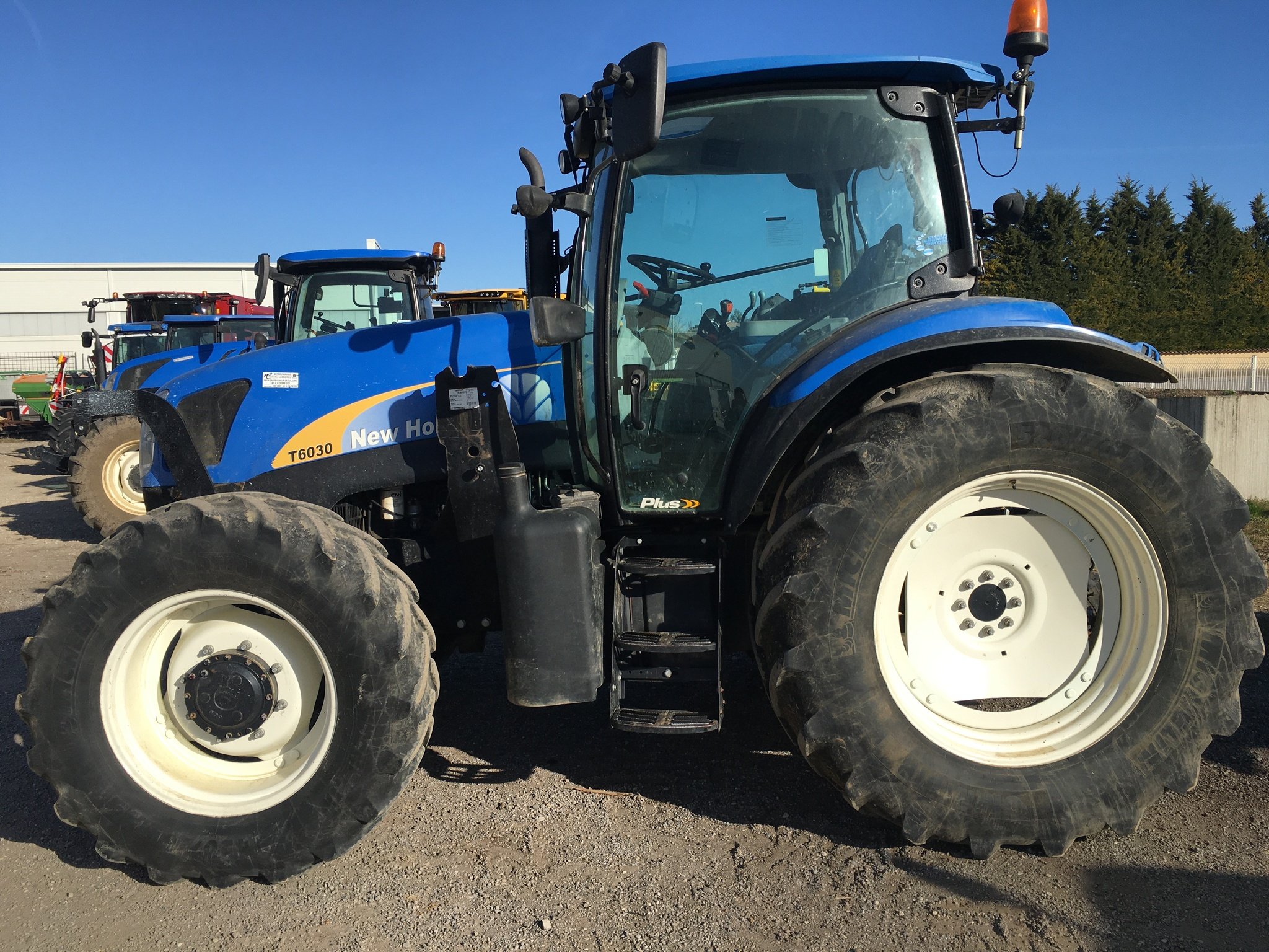 Tracteur agricole New Holland T6030 - 1