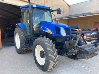 Tracteur agricole New Holland TS135A . - 12