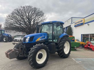 Tracteur agricole New Holland TS135A . - 1