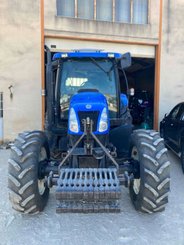 Tracteur agricole New Holland TS135A . - 11