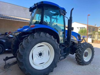 Tracteur agricole New Holland TS135A . - 14